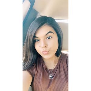 Meet your Posher, Mia